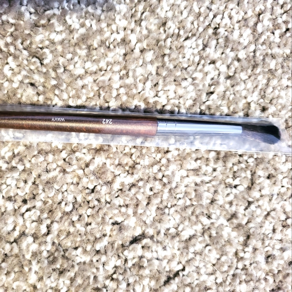 2/$45  🖌 BNIB Makeup forever blending brush 242